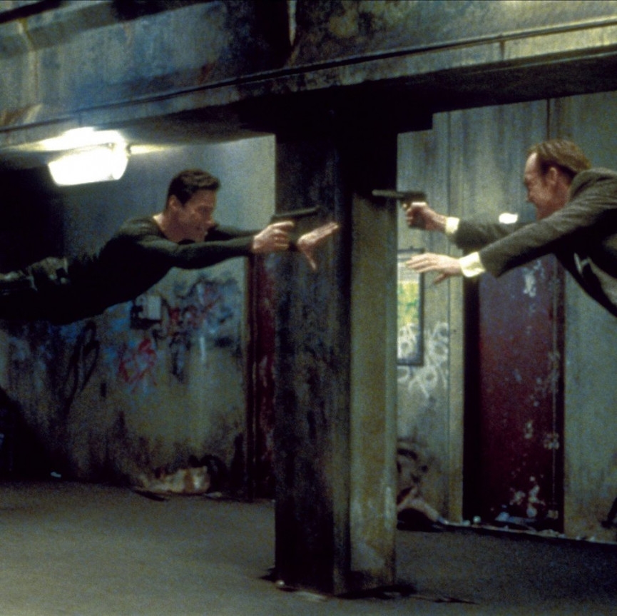 The fight scene of Neo and Agent Smith in the subway was filmed 10 days after the normal shooting time of the movie ended.